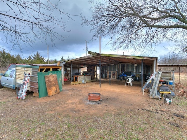 rear view of house featuring an outdoor structure