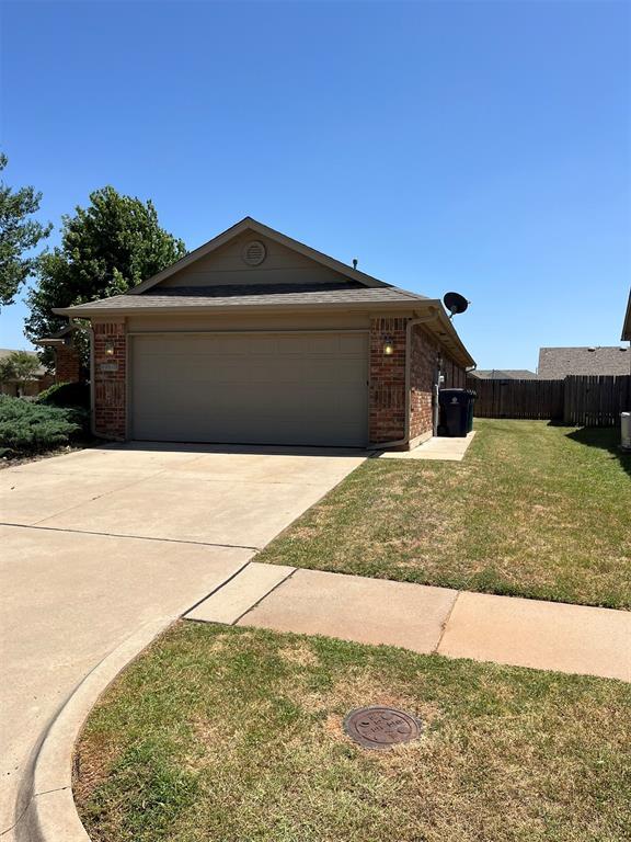 ranch-style house with a front lawn