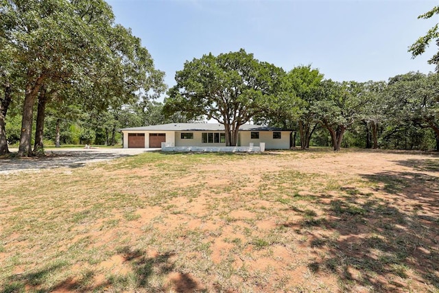 view of yard featuring a garage