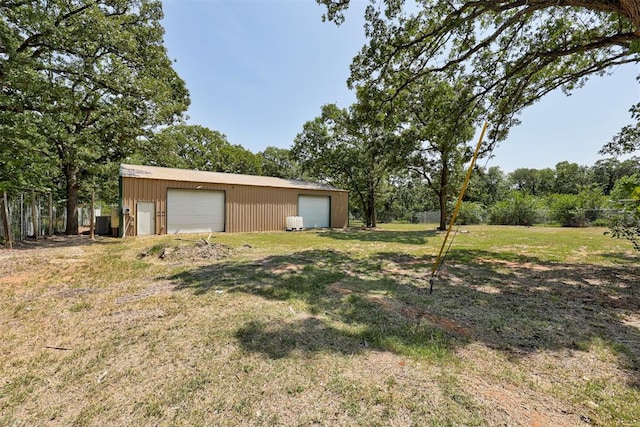 view of yard featuring an outbuilding and a garage