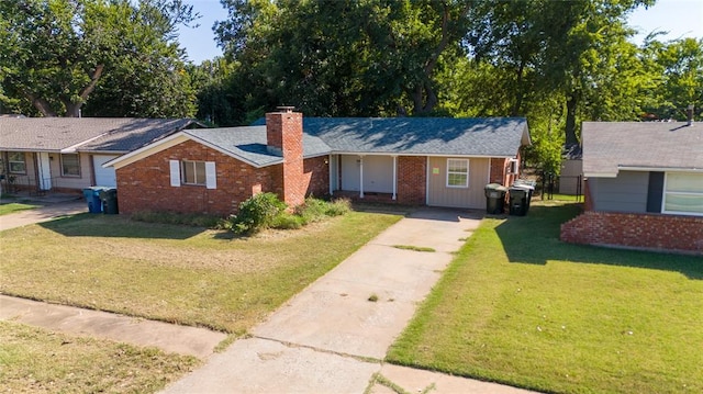 single story home with a front lawn