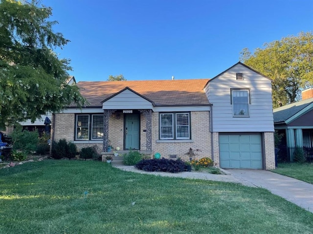 view of front of home featuring a front lawn and a garage