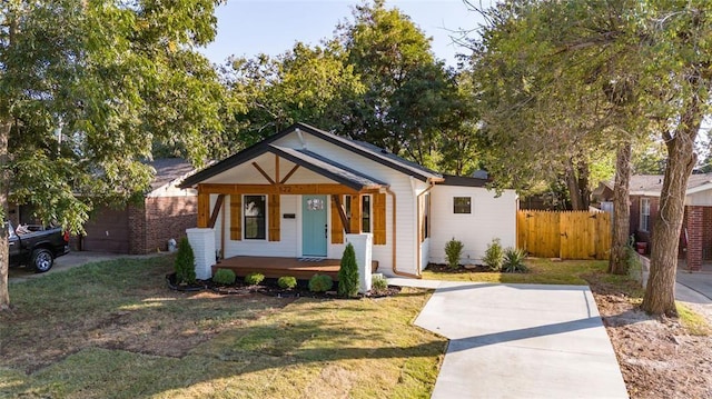 view of front of home with covered porch and a front yard