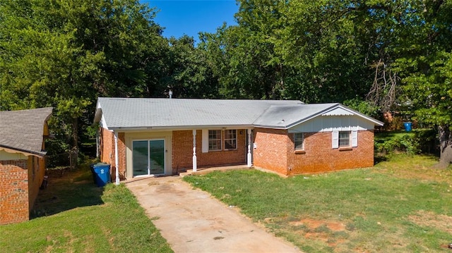 ranch-style home with a front yard