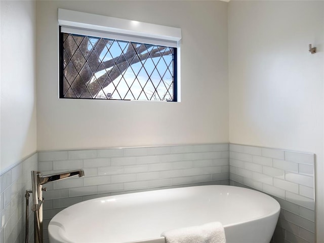 bathroom featuring a washtub