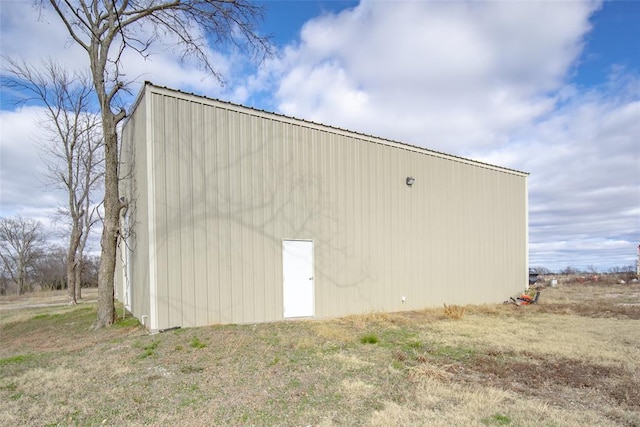 view of side of home with an outdoor structure