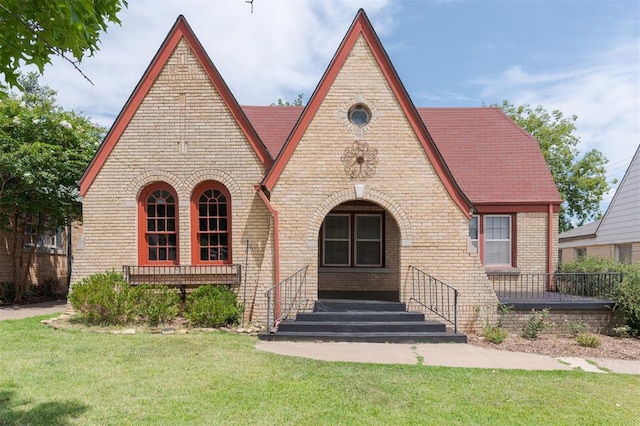 view of front of house with a front yard