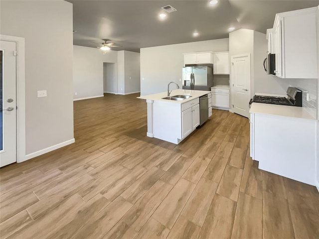 kitchen featuring sink, ceiling fan, an island with sink, white cabinetry, and stainless steel appliances