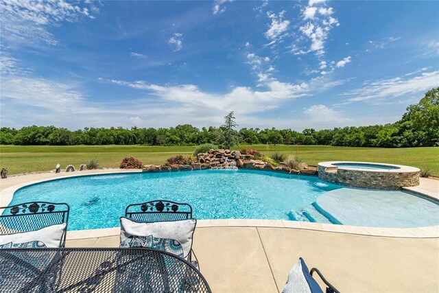 5451 Cottonwood Creek Cir, Norman, OK 73069 - view of swimming pool with a yard, view of scattered trees, and a pool with connected hot tub