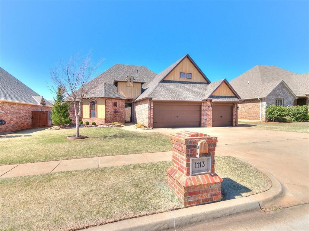 view of front of home featuring a garage and a front yard