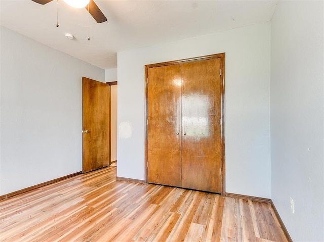 unfurnished bedroom with light wood-type flooring, a closet, and ceiling fan