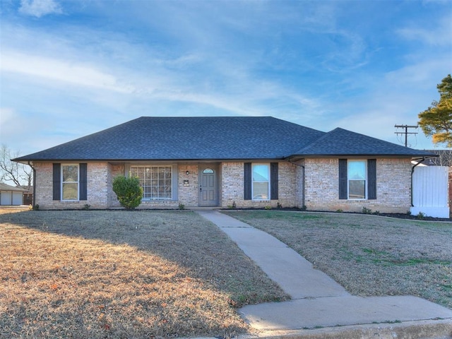 single story home with a front lawn