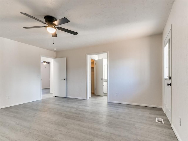 unfurnished room featuring light hardwood / wood-style floors and ceiling fan