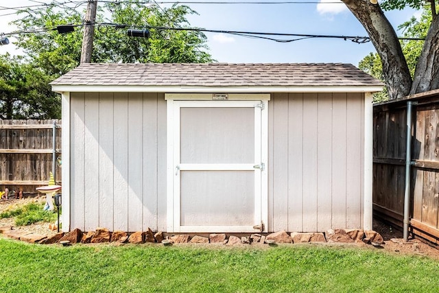 view of outdoor structure with a yard