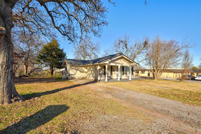 view of front facade with a front lawn and a porch