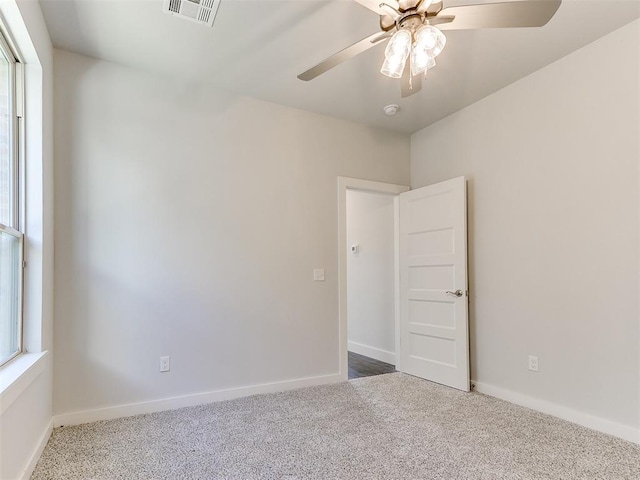 carpeted empty room featuring ceiling fan