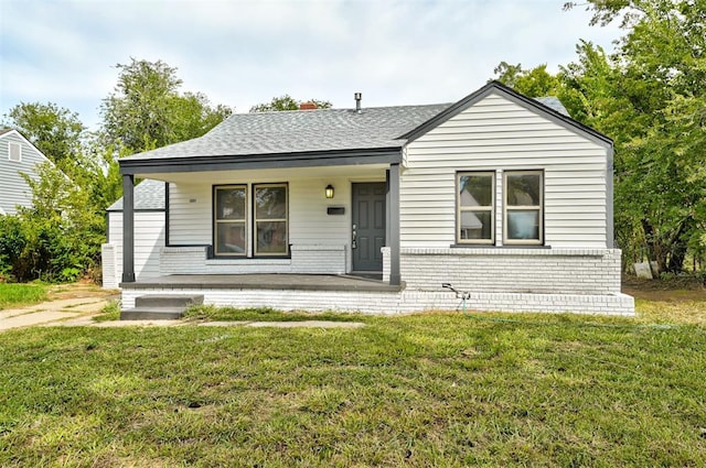 view of front of home featuring covered porch and a front yard