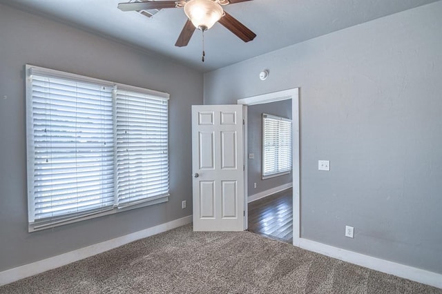 carpeted empty room featuring ceiling fan