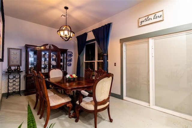 dining space with a notable chandelier