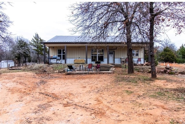 view of front of house featuring a porch