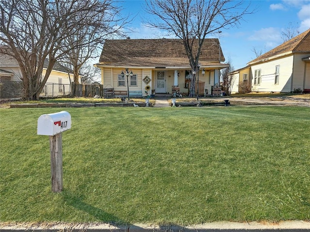 view of front facade featuring a front yard and covered porch