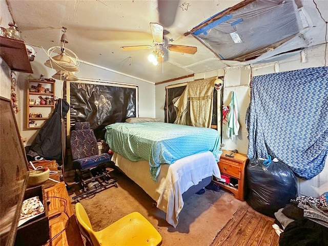 bedroom with lofted ceiling, ceiling fan, and ornamental molding