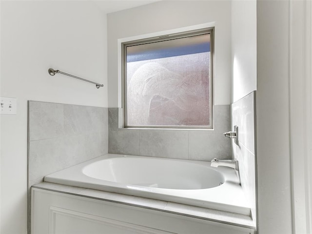 bathroom featuring a washtub