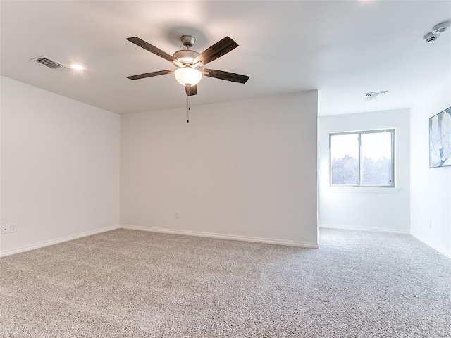 carpeted empty room featuring ceiling fan