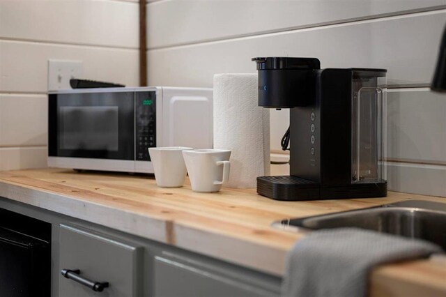 room details featuring butcher block countertops