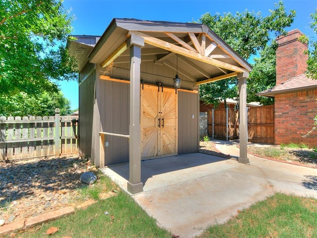 view of outbuilding