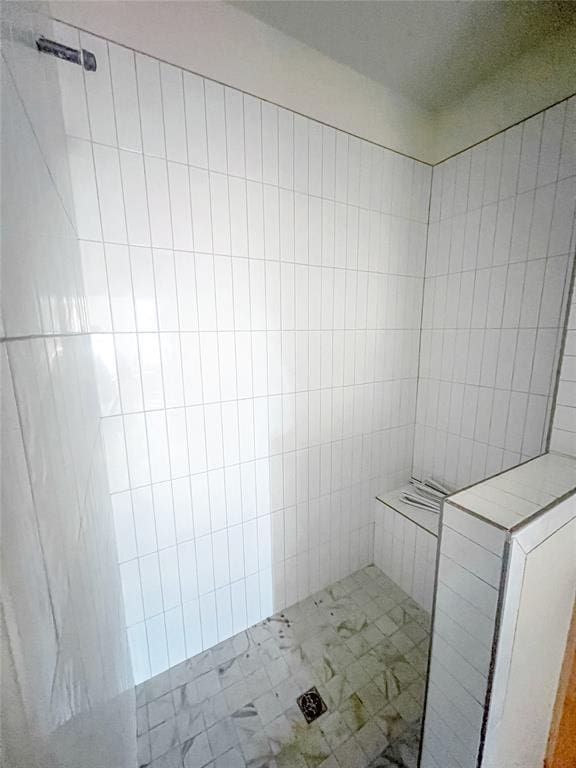 full bath featuring tiled shower