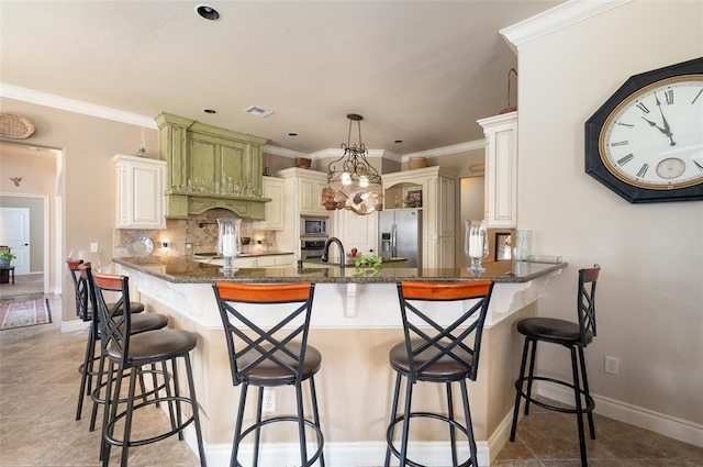 kitchen featuring a kitchen breakfast bar, tasteful backsplash, decorative light fixtures, kitchen peninsula, and stainless steel appliances