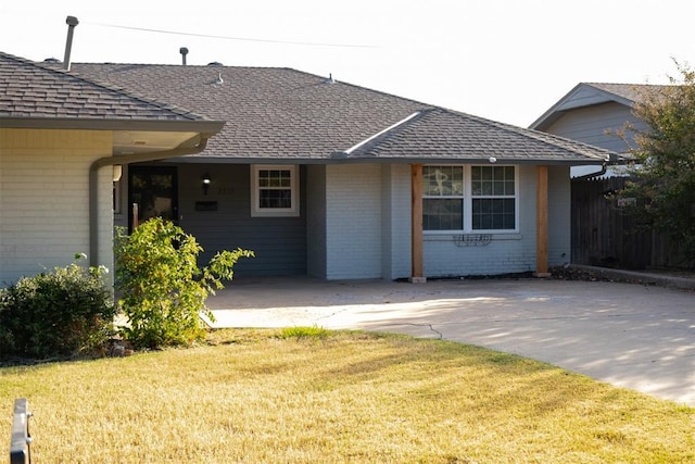 view of front of home with a front lawn