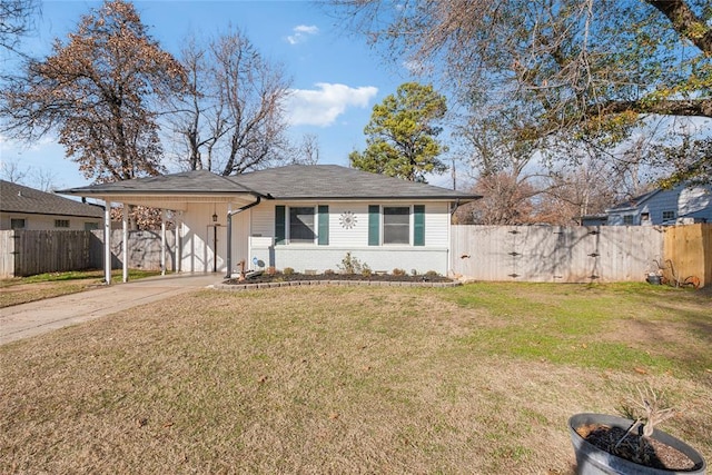 view of front of house featuring a front lawn and a carport