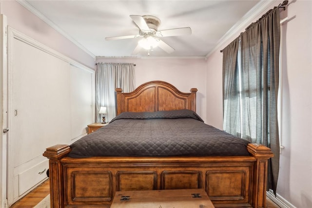 bedroom with ceiling fan, crown molding, and light hardwood / wood-style flooring