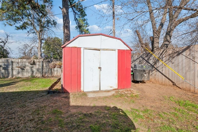 view of outdoor structure with a yard