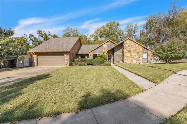 view of front of property featuring a garage and a front yard