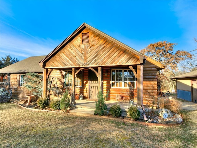 log home featuring a front yard