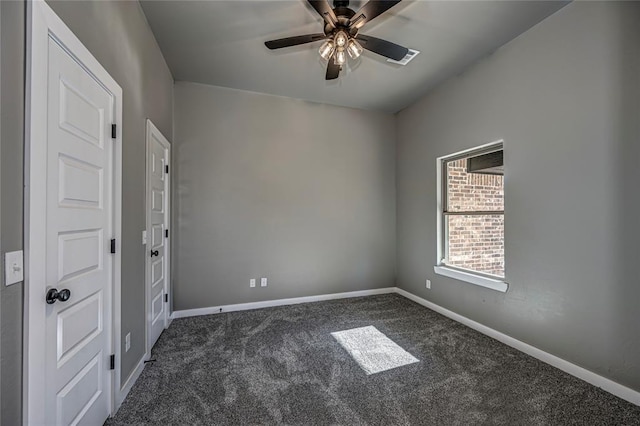 carpeted empty room featuring ceiling fan