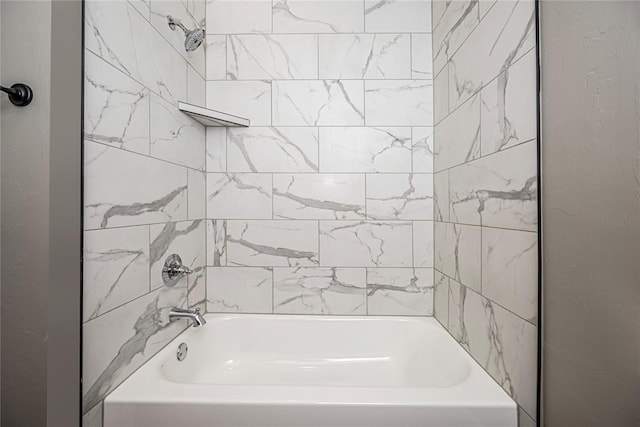 bathroom featuring tiled shower / bath combo