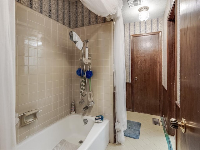 bathroom featuring shower / bath combo