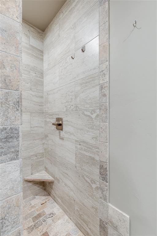 bathroom featuring a tile shower