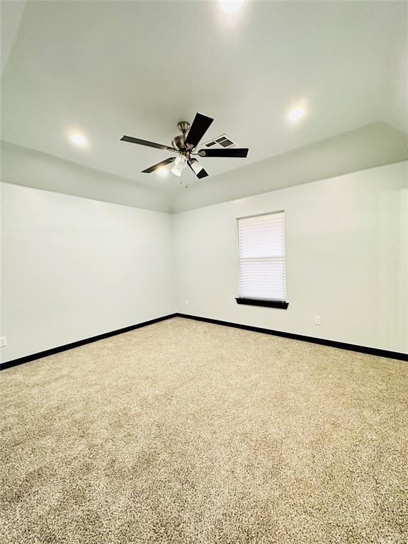 spare room with carpet and ceiling fan