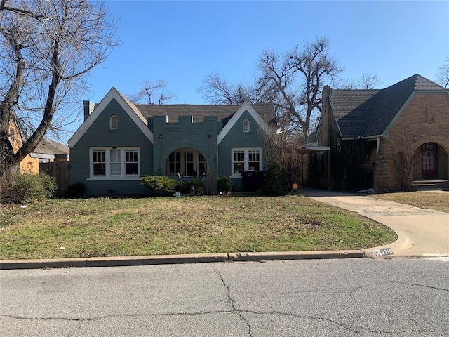 view of front of house with a front lawn