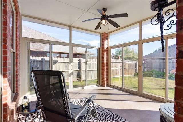 sunroom featuring ceiling fan