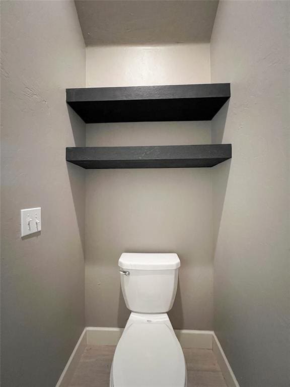 4309 NW 152nd Pl, Edmond, OK 73013 - bathroom featuring toilet and baseboards