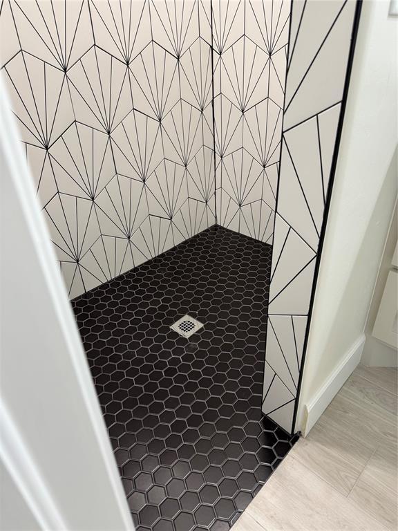 2402 Black Jack Way, Blanchard, OK 73010 - interior details with baseboards and a tile shower