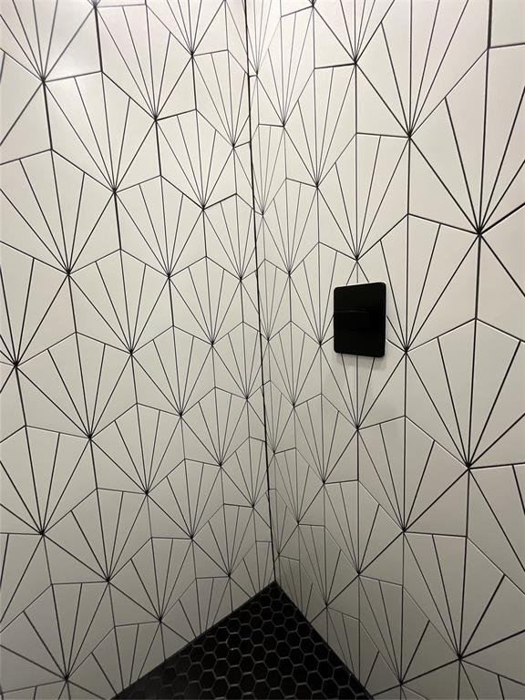 2402 Black Jack Way, Blanchard, OK 73010 - bathroom featuring a tile shower