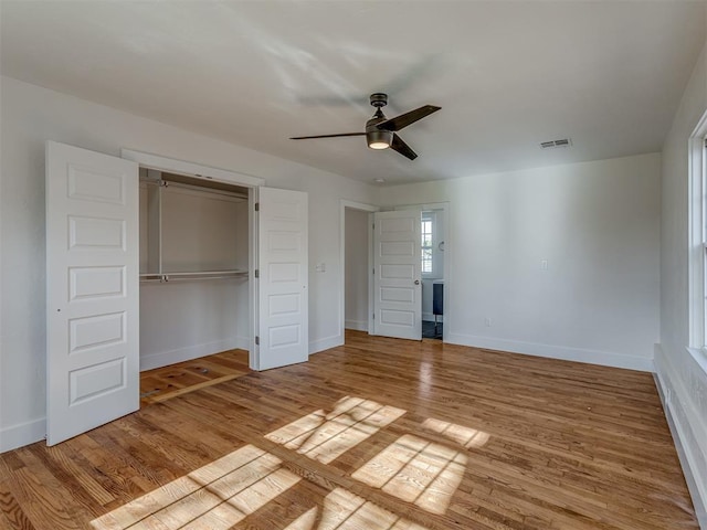 unfurnished bedroom with light wood-type flooring, a closet, and ceiling fan