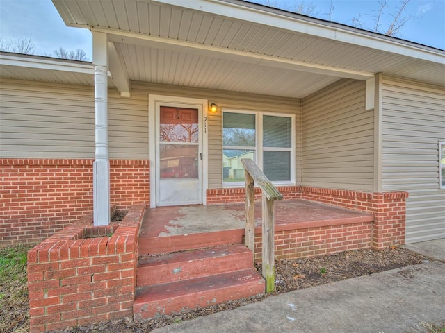 property entrance featuring a porch